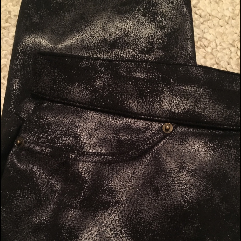 Hue sizes S,M & L metallic black leggings NWT - Picture 5 of 7